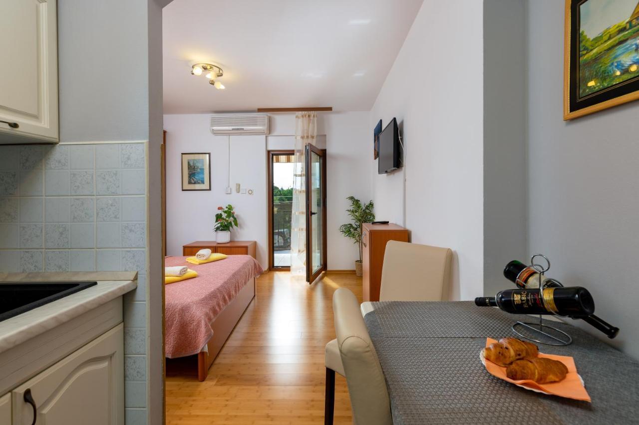 Apartments Kristina Ровінь Екстер'єр фото
