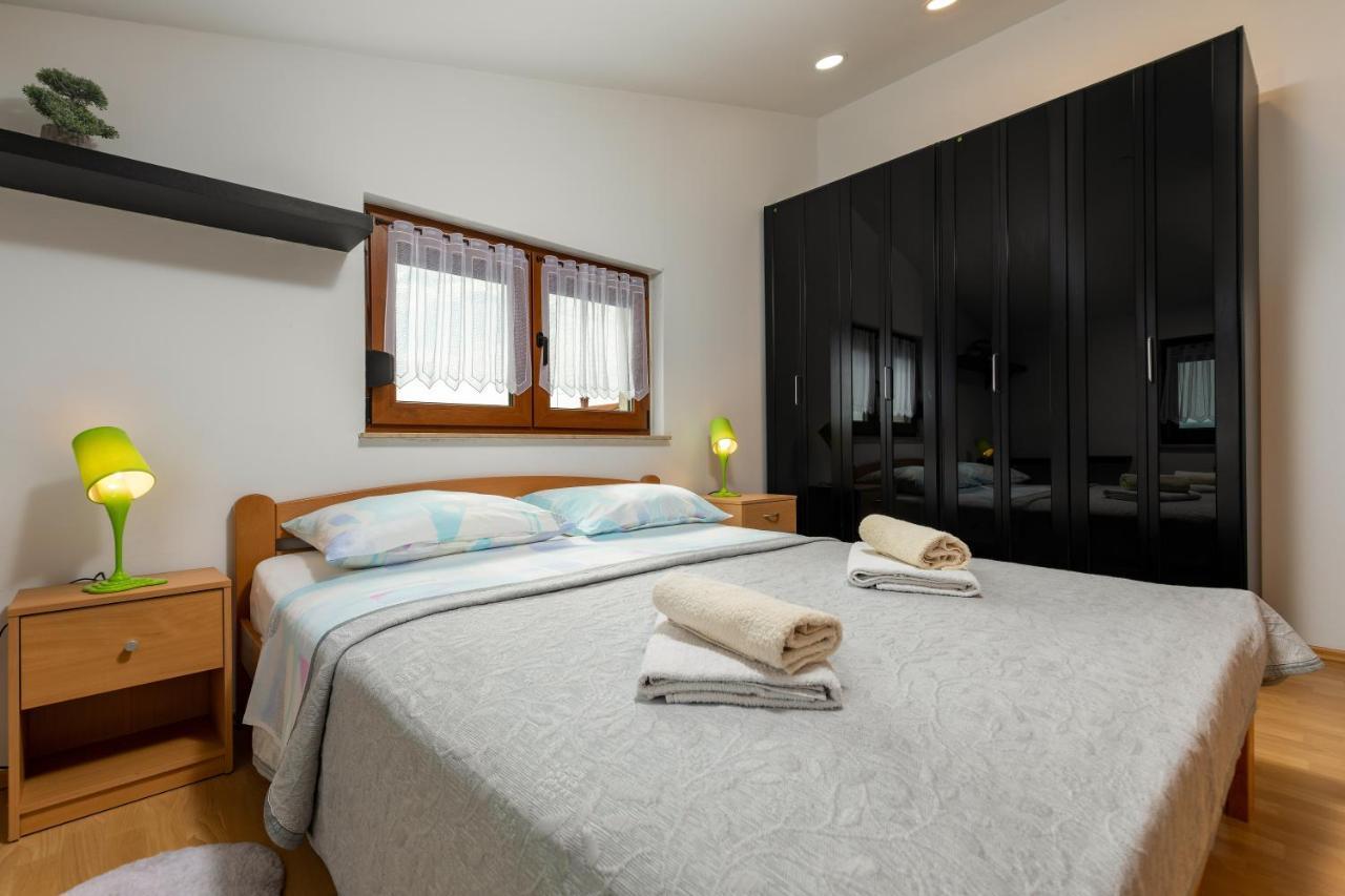 Apartments Kristina Ровінь Екстер'єр фото
