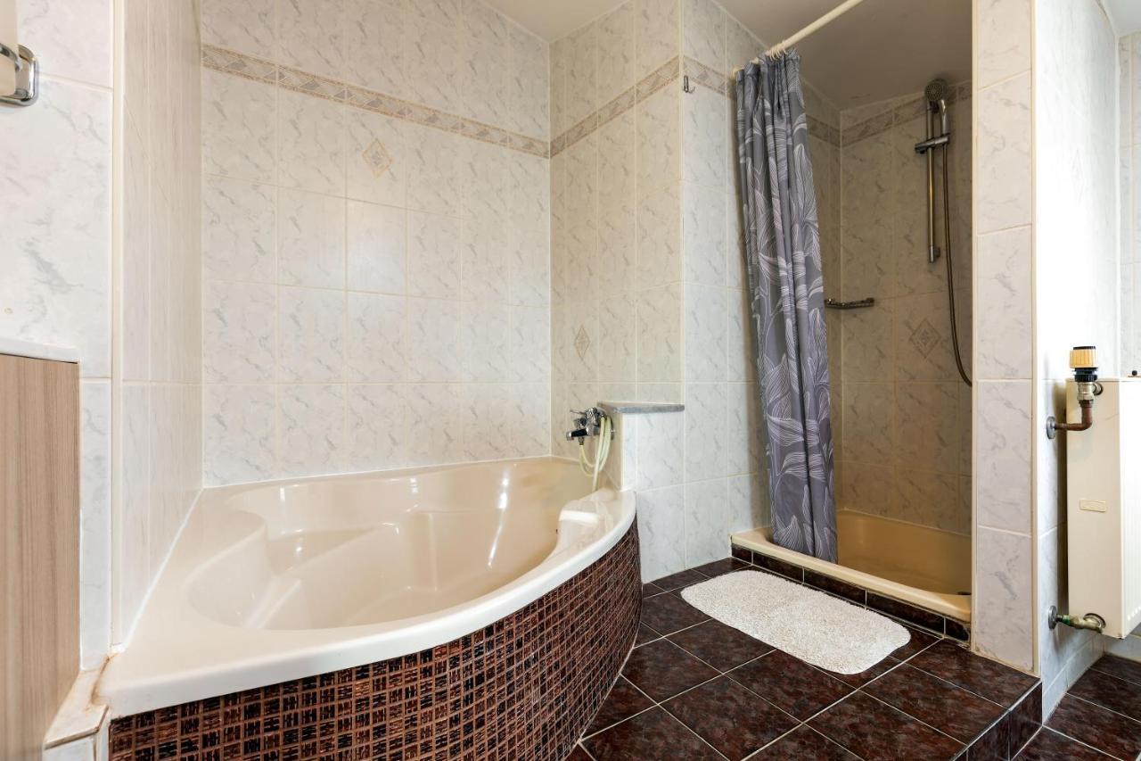 Apartments Kristina Ровінь Екстер'єр фото