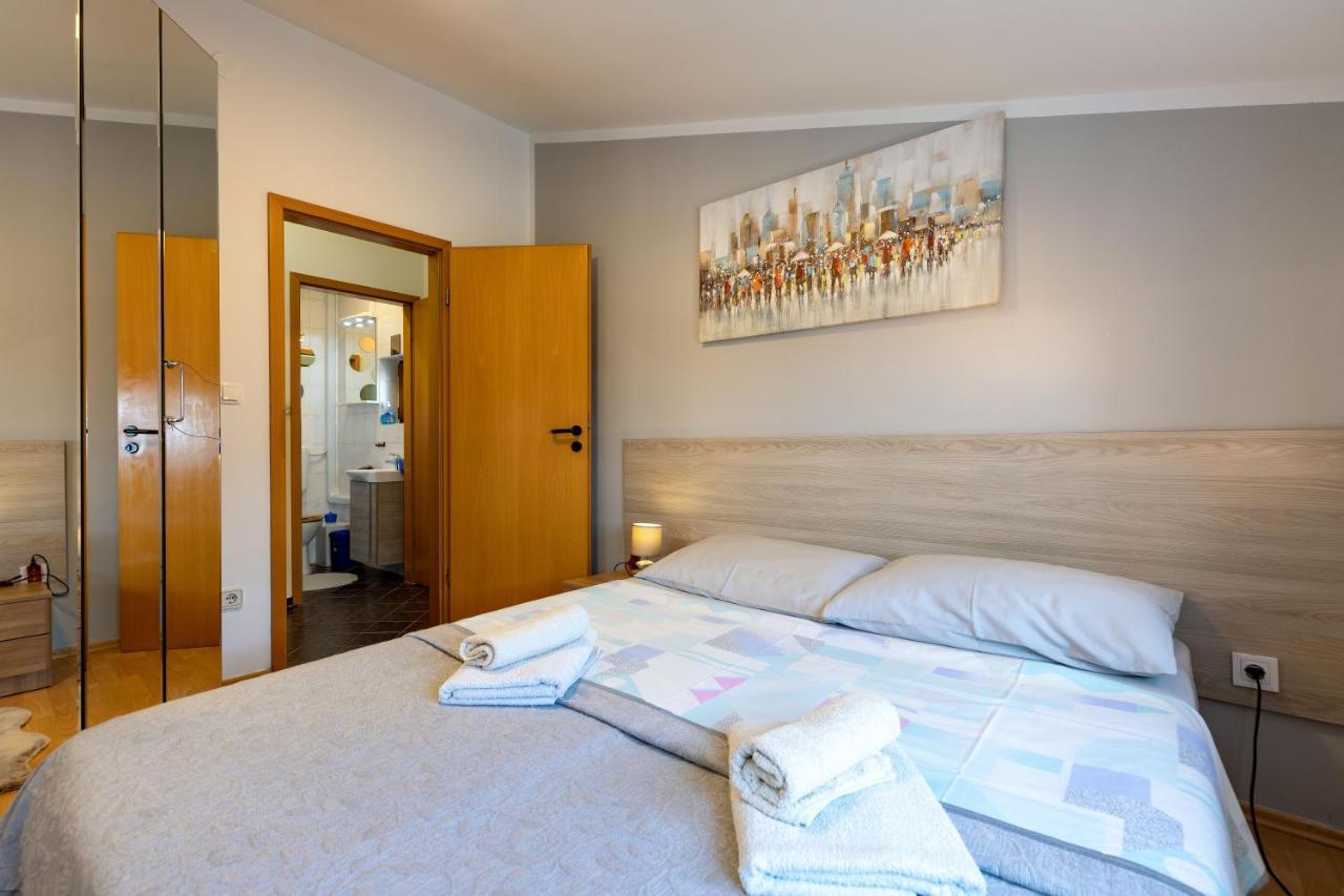Apartments Kristina Ровінь Екстер'єр фото