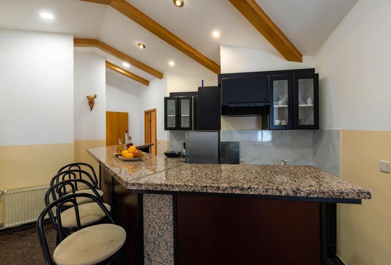 Apartments Kristina Ровінь Екстер'єр фото